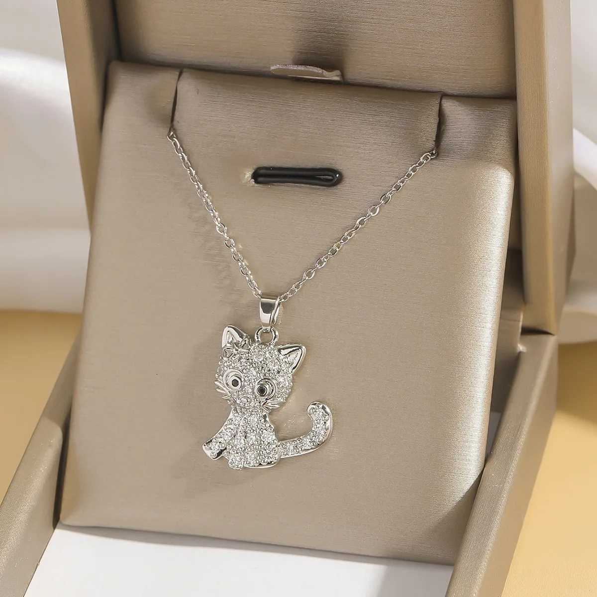 Sanrio Gold Color Fashion Cute Sanrio Hello Kitty Zircon Pendant Necklaces for Women Girls Lovely Cartoon Cat Kitty Jewelry Accessories w250716