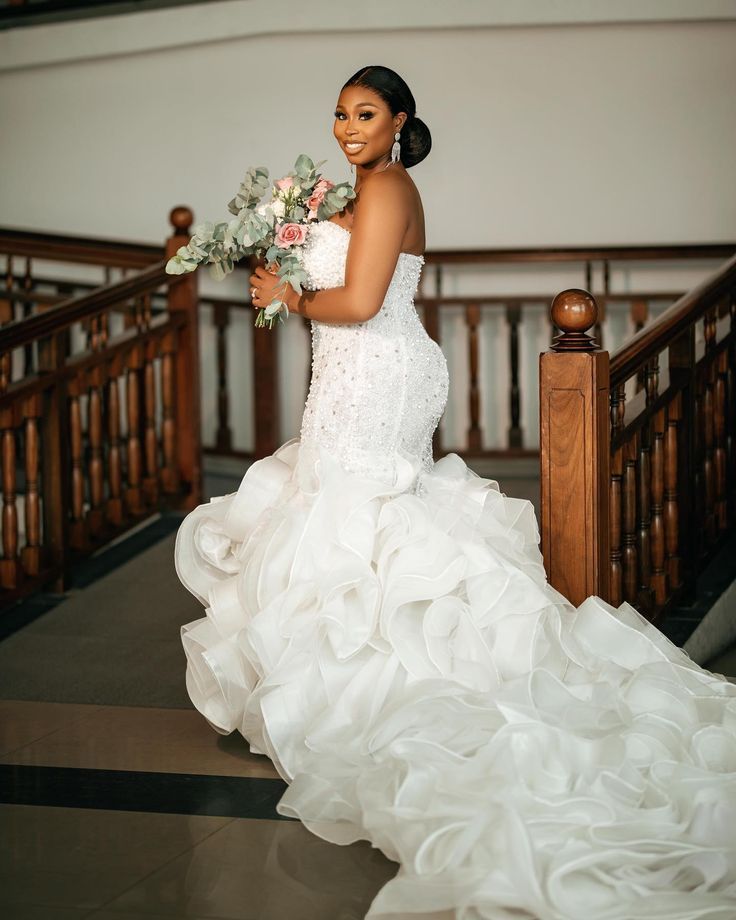Plus Size Arabic Dubai Sweetheart Neck Mermaid Wedding Dresses Ruffles Princess Pearls Beading White Bridal Gowns Pleat Wedding Gowns for Brides Vesti