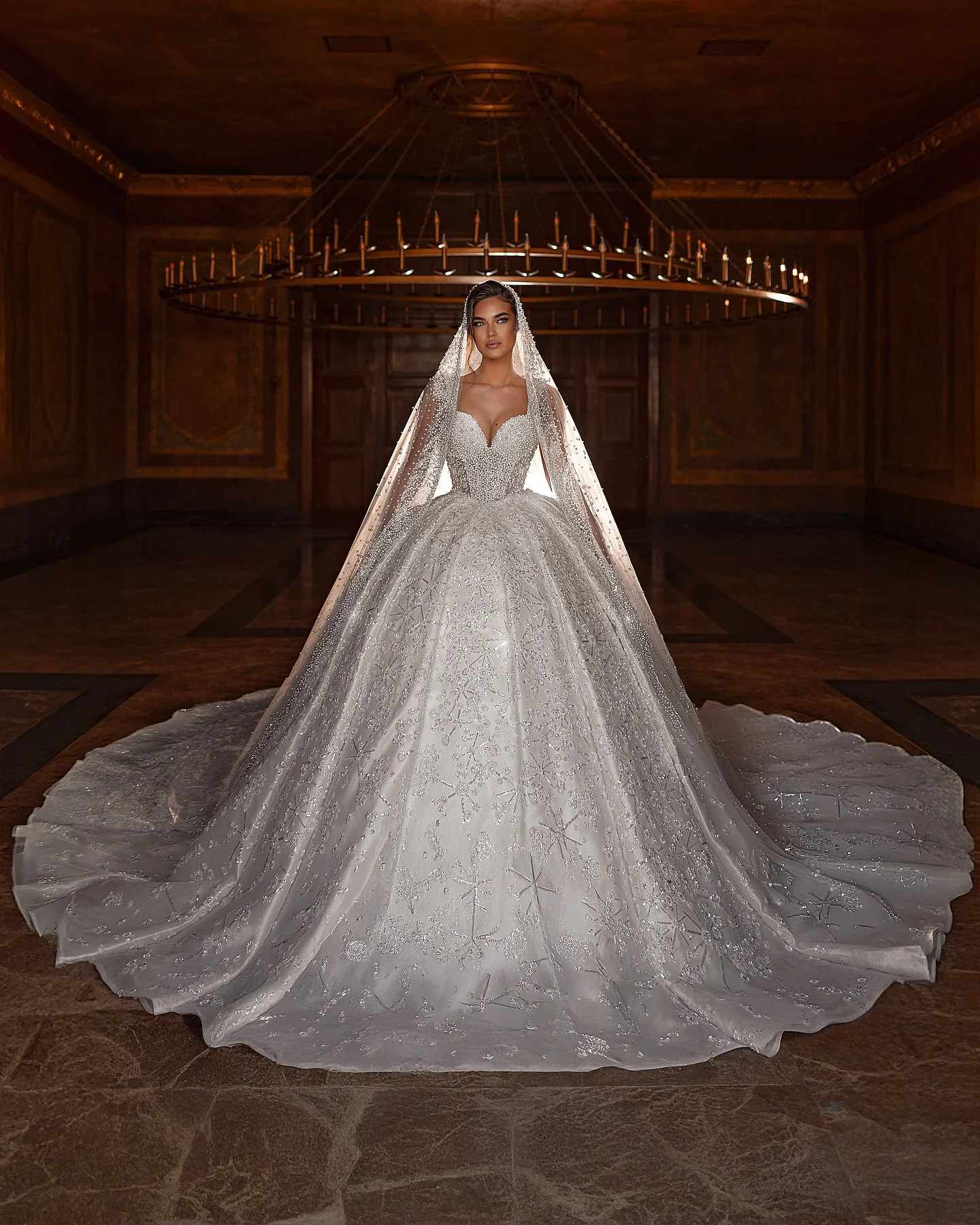 Gorgeous Beading Pearls Ball Gown Wedding Sexy Spaghetti Straps Beaded Lace Bridal Gowns Arabic Sleeveless vestido de novia