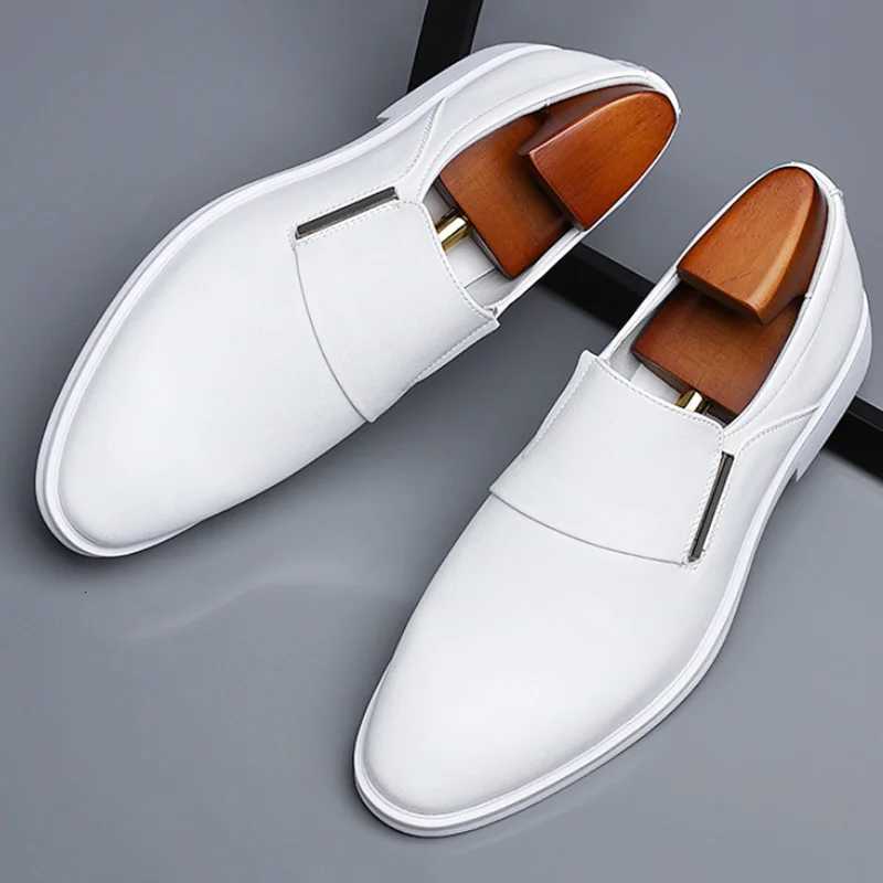 New Arrival Fashion British Mens White Black Slip On Dress Business Casual Shoes Loafers Male Wedding Dress Homecoming Footwear Y250715