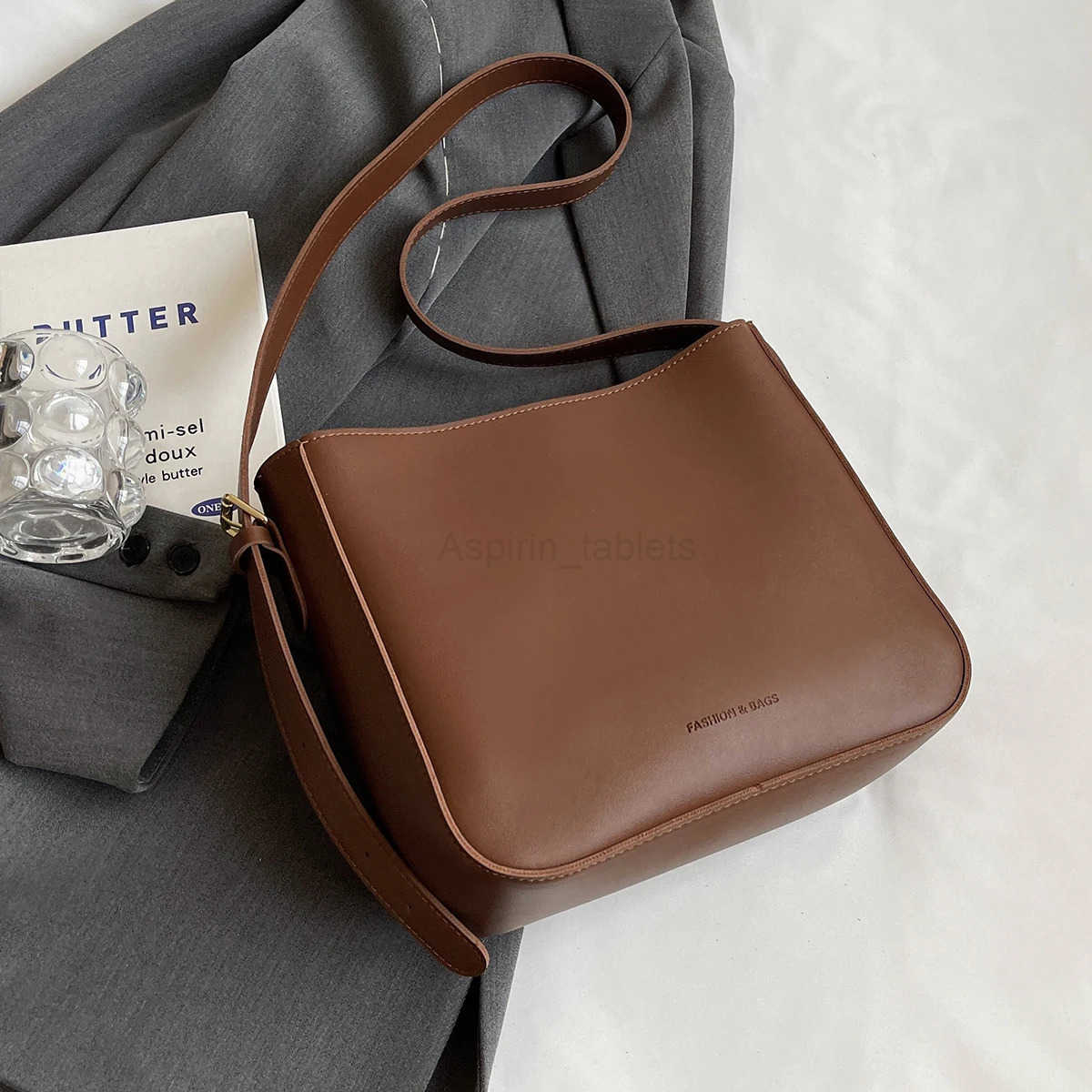 Super Popular Spring and Summer Commuter Bucket Bag for Women 2025 New Pu Leather Womens Bag High-End Large-Capacity Single Shoulder Crossbody Bag M25