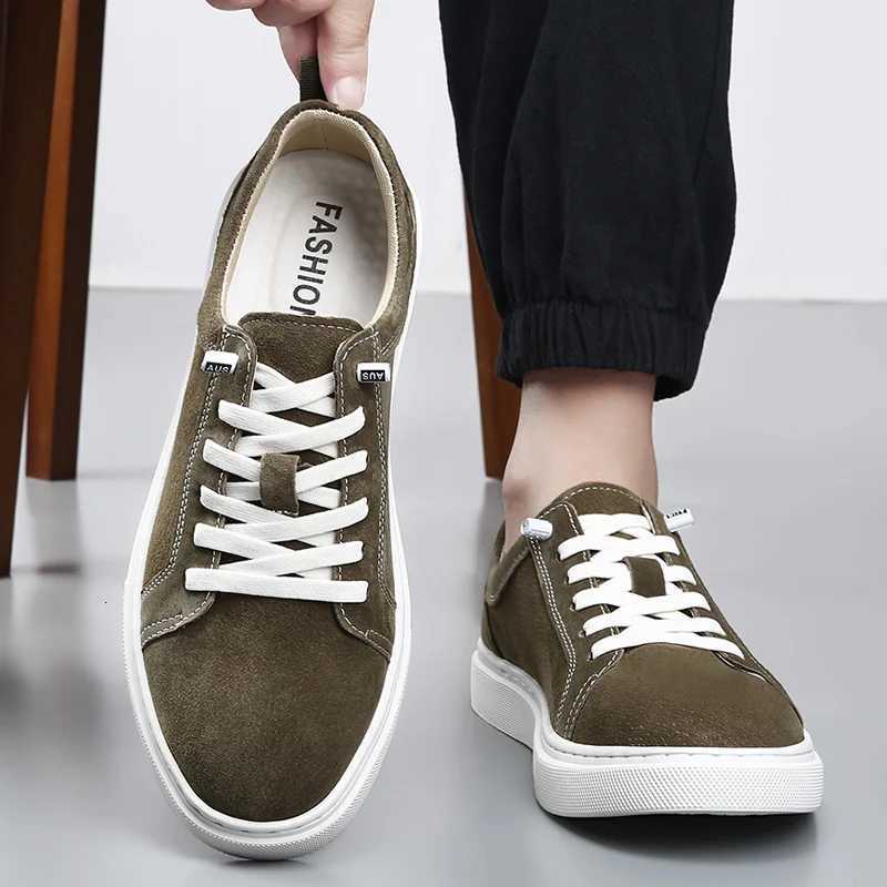 Lightweight soft white soled mens shoes spring new casual shoes mens board shoes thick soled leather shoes genuine leather. W250716