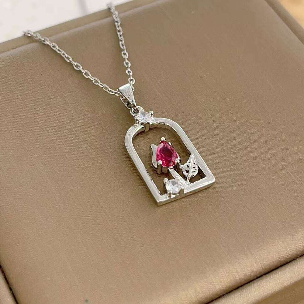 Hot-Selling French Hollow Window Sill Tulip Small Ins Style Elegant Flower Necklace Collarbone Chain 905