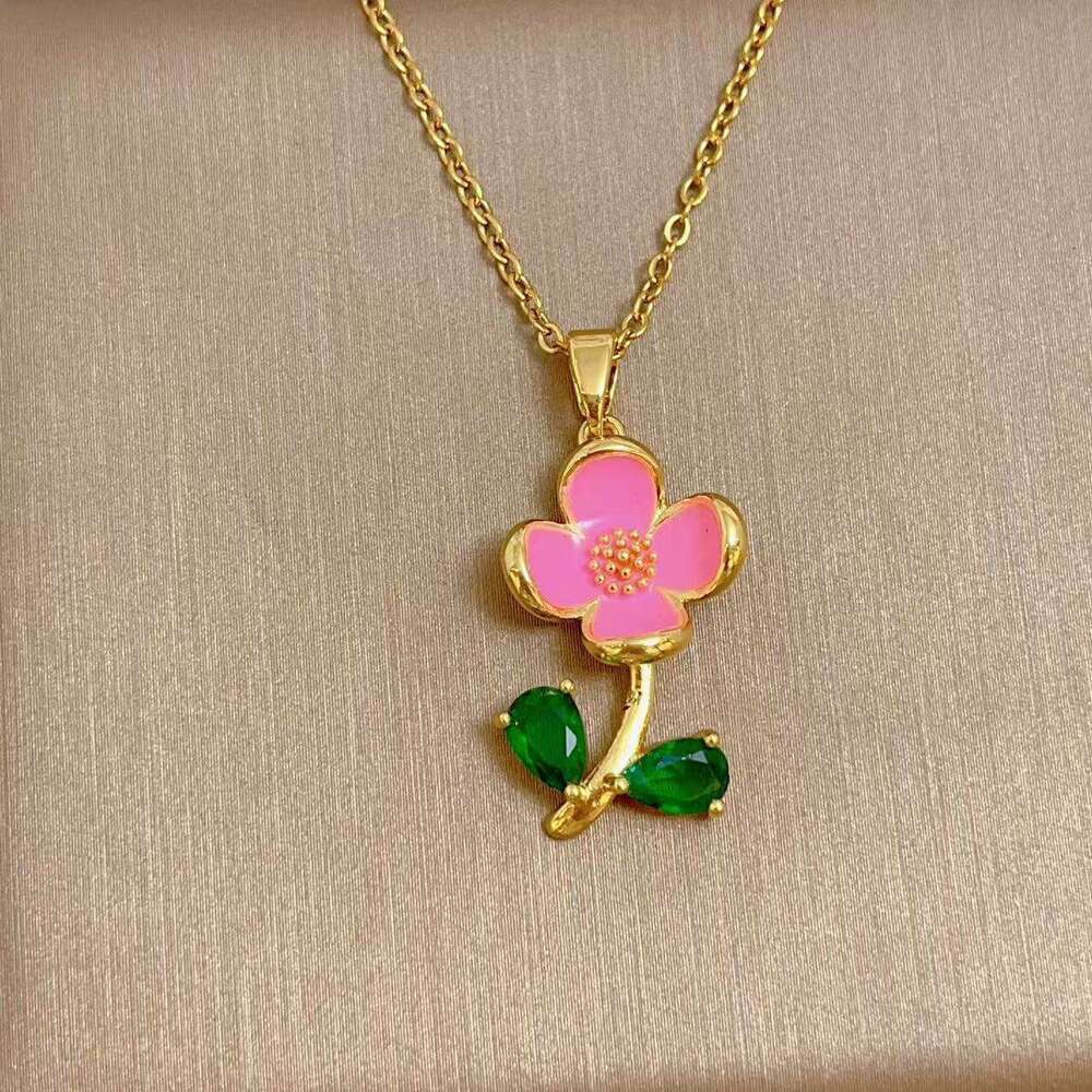 Korean Style Gold-Plated Fresh Necklace For Women Pink Flower Green Leaf Pendant Light Titanium Steel Clavicle Chain Fa8