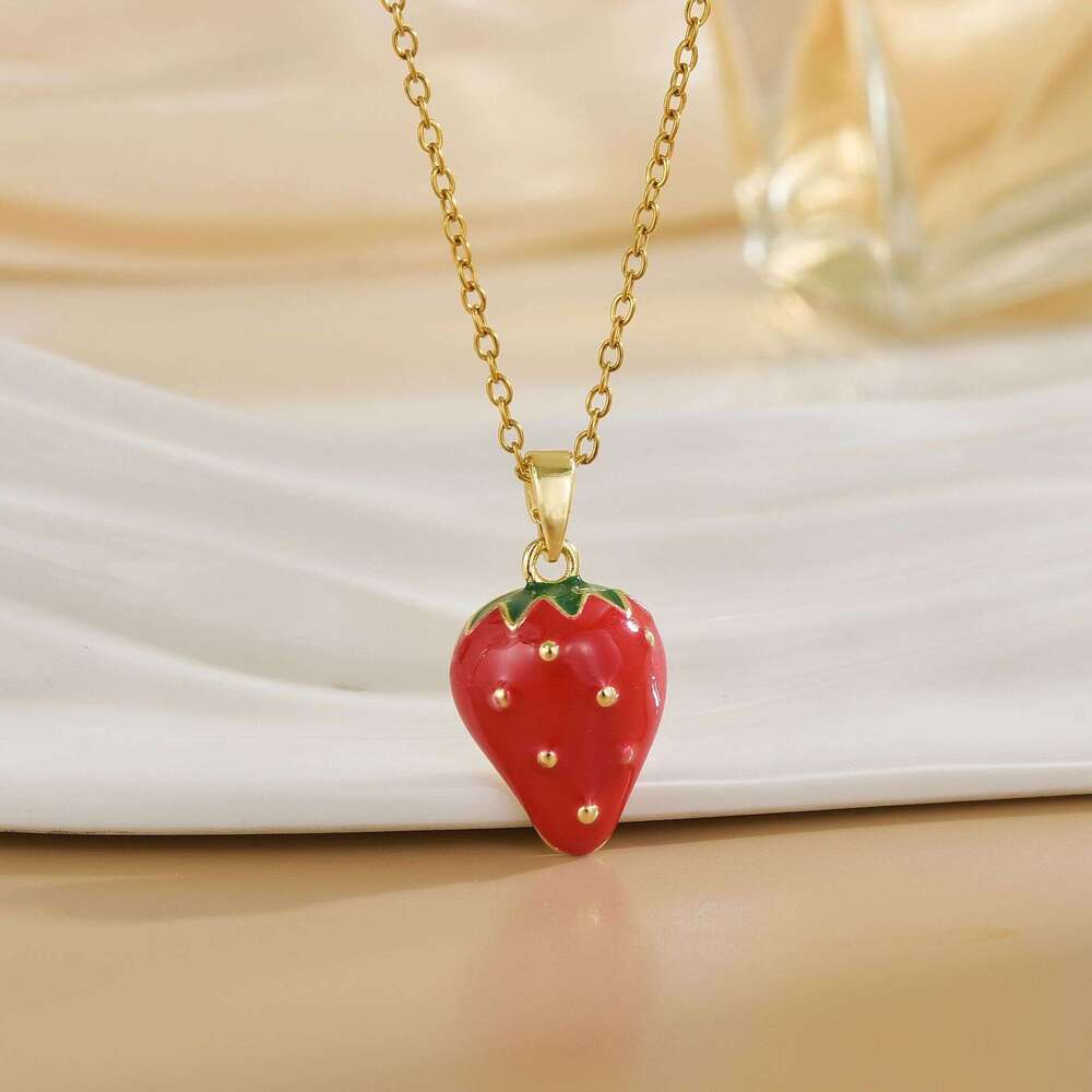 New Oil Painting Strawberry Series Titanium Steel Necklace For Women, Fresh And Sweet Fruit Design Copper Pendant Clavicle Chain Fa4