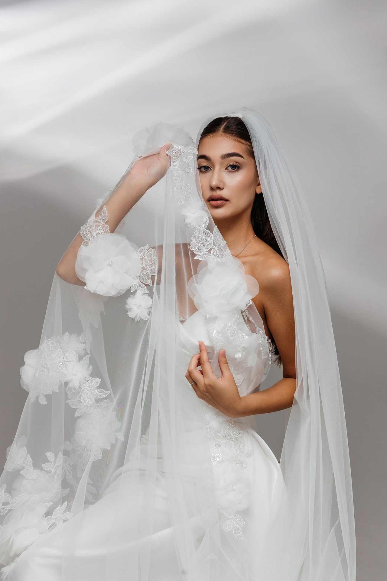 Customized 3 Meters White Ivory Wedding Veils with Full 3D Appliques Long Lace Edge Bridal Head Veil with Comb For Marriage Bride Women's Accesso