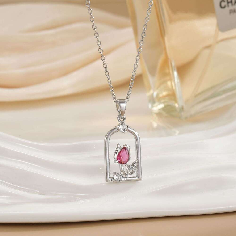 Hot-Selling French Hollow Window Sill Tulip Small Ins Style Elegant Flower Necklace Collarbone Chain 905