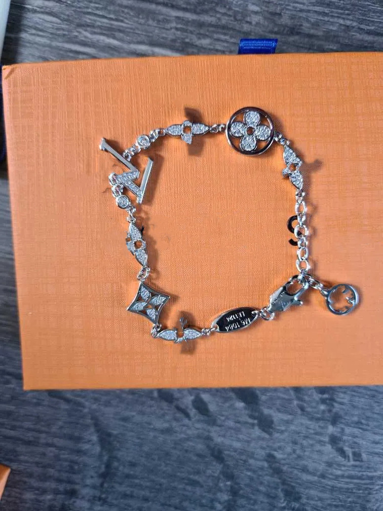 Luxury designer elegant gold and silver bracelet fashionable women's letter pendant bracelet wedding special design jewelry quality