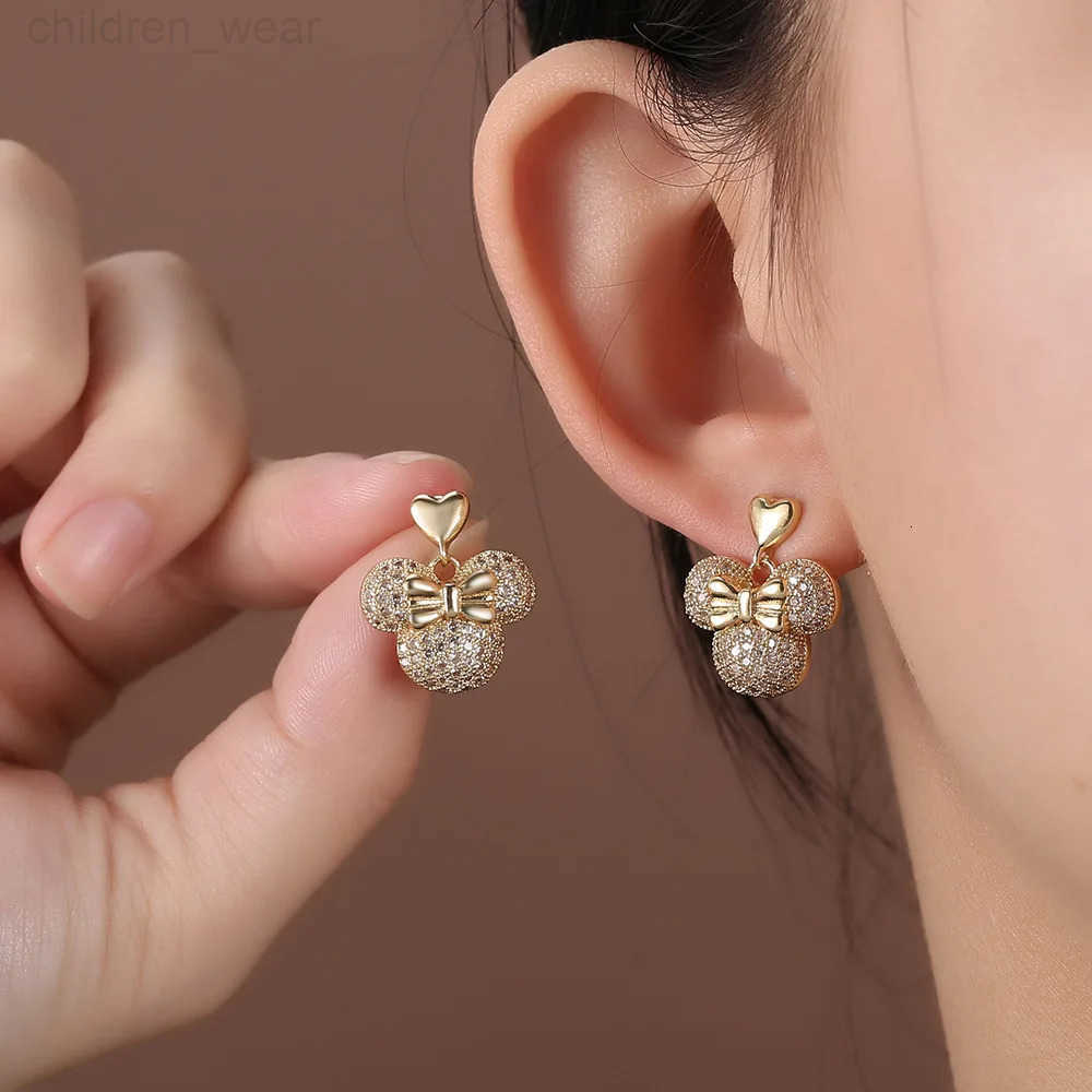Disney Cute Bear Earrings For Women Wholesale Anime Mouse Pendant 2023 New Gift Fashion Animal Jewelry Charm Luxury Korean Earring W20250716