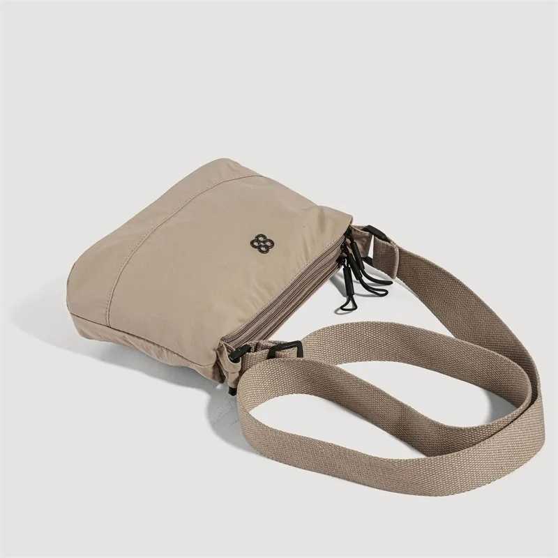Women Shoulder Bag Large Capacity Adjustable Strap Purse Zipper Closure Crossbody Bag