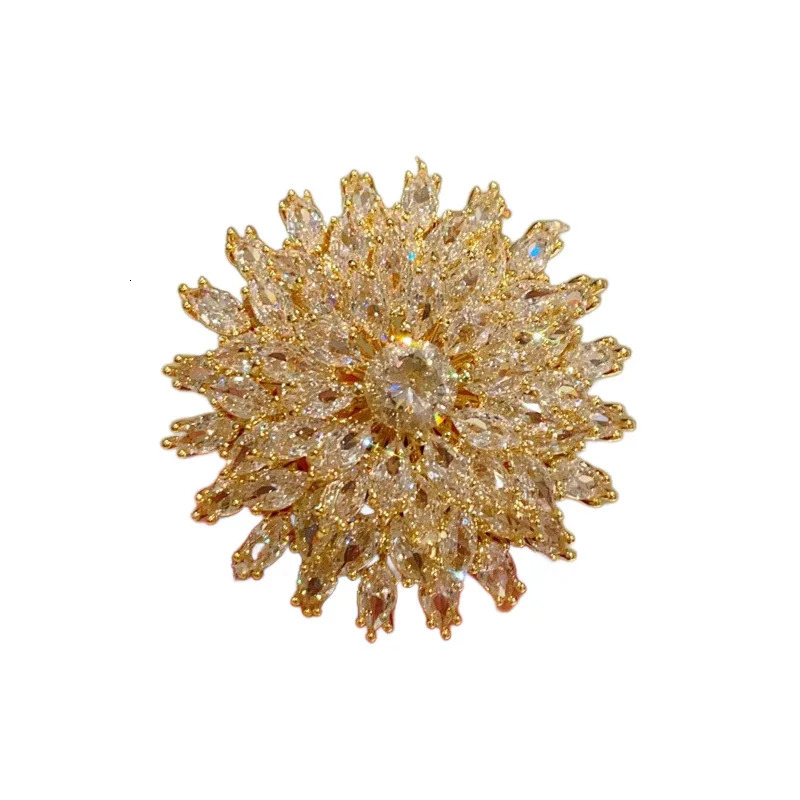 Brooches For Women Big Flower Gold Color White Zirconia Fashion Jewelry Elegant Gown Clothes Pin Accessories Party Gift 250712