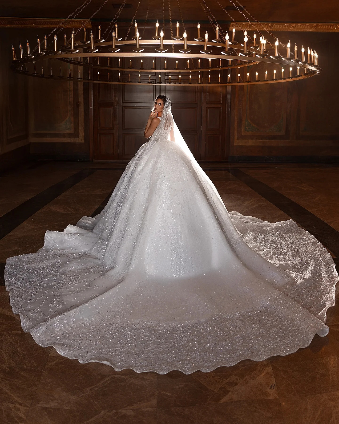 Gorgeous Beading Pearls Ball Gown Wedding Sexy Spaghetti Straps Beaded Lace Bridal Gowns Arabic Sleeveless vestido de novia