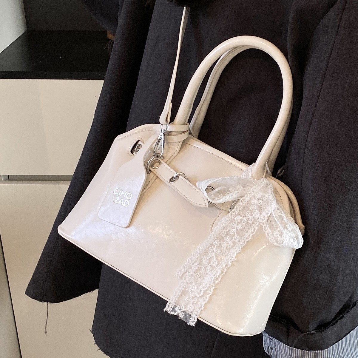 Designer Korean Niche for Women 2025 New Spring Fashion Commuter Handbag High-end Versatile Crossbody Light Luxury Women's Bag
