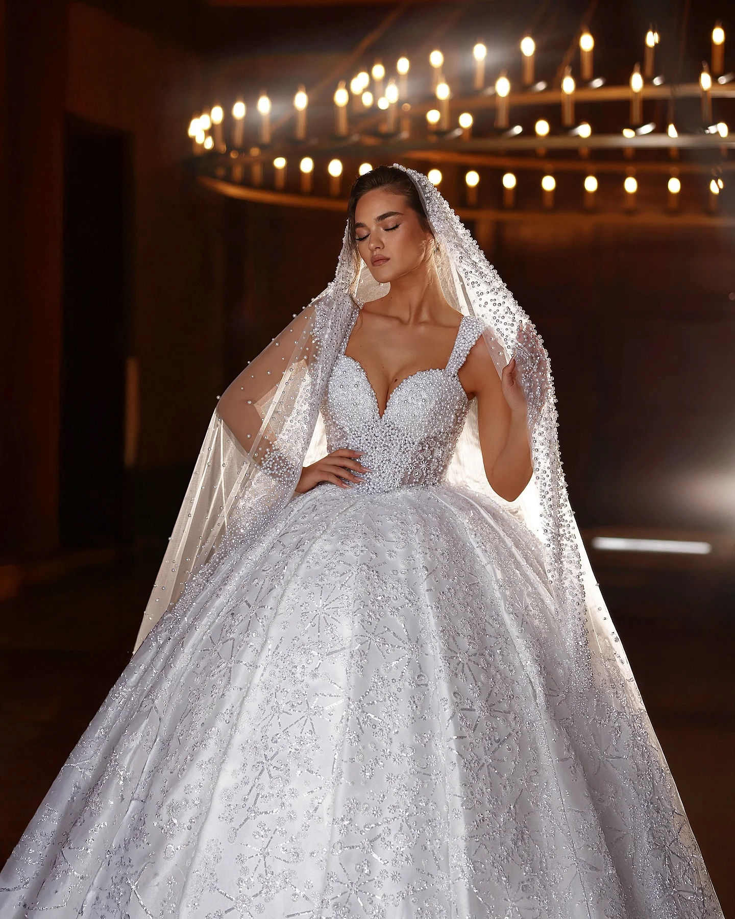 Gorgeous Beading Pearls Ball Gown Wedding Sexy Spaghetti Straps Beaded Lace Bridal Gowns Arabic Sleeveless vestido de novia