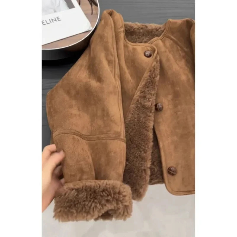 2025 Brown Leather Fur Integrated Jacket Mellow Style High Waist Autumn Winter Fashionable Womens Short Coat 250715