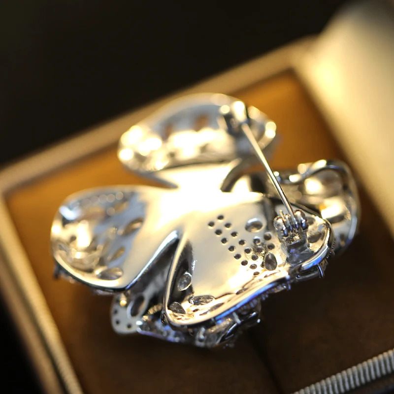Sparkling Micro Inlaid Zircon Rose Blossoms Queens Brooches for Womens Coat Elegant Suit Accessories Corsage Pin 250712