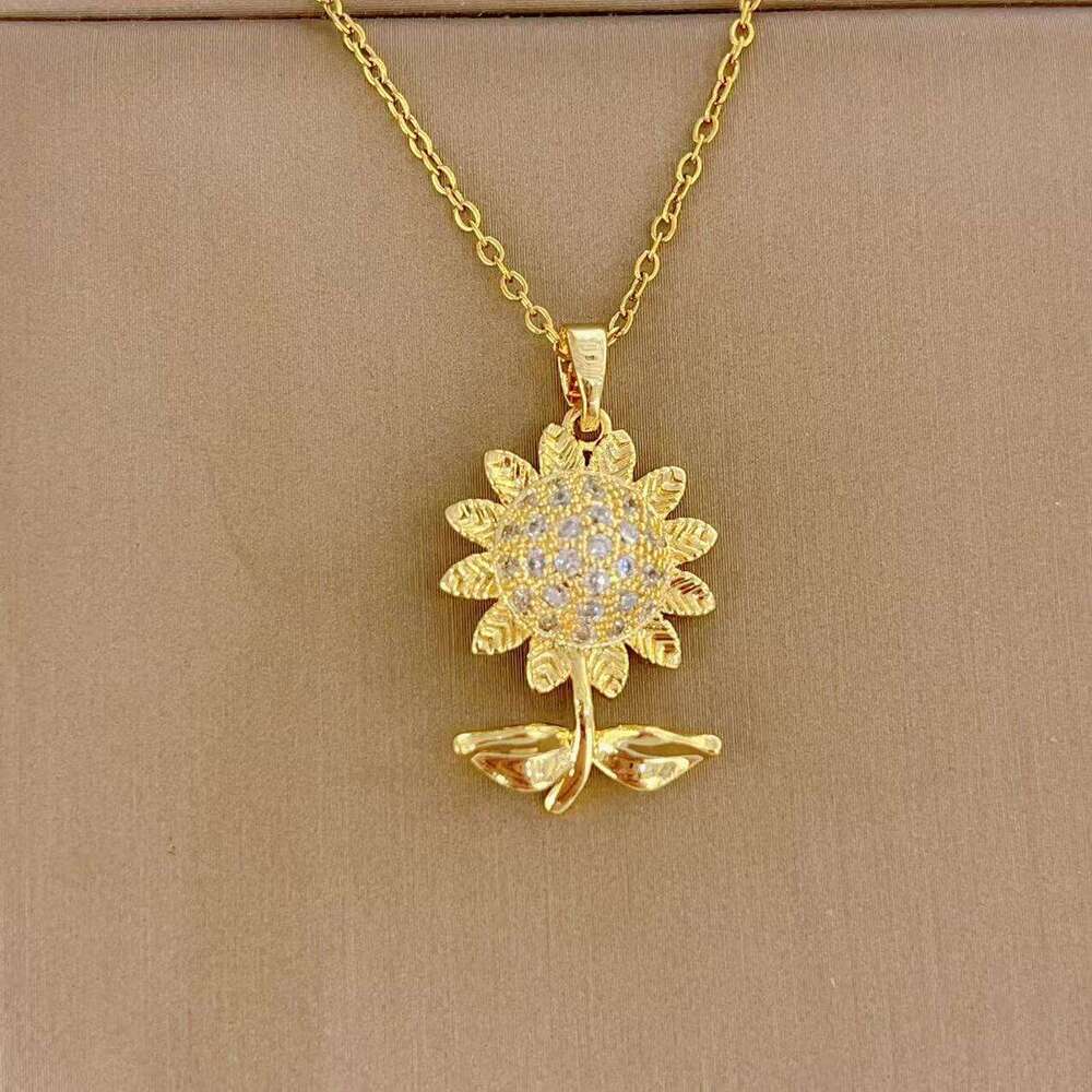 Titanium Steel Necklace For Women Copper Gold Plated Zircon Inlaid Suower Pendant Niche Design Elegant High-End Accessory F12