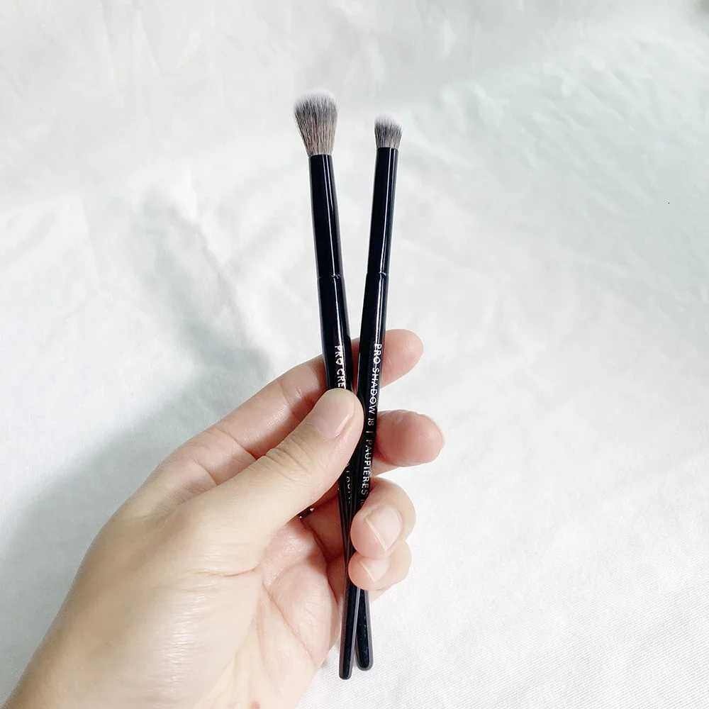 18 26 High Quality Soft Synthetic Blending Cosmetics Beauty Brush Tools for Black Eye Crease ShadowXJ2500716