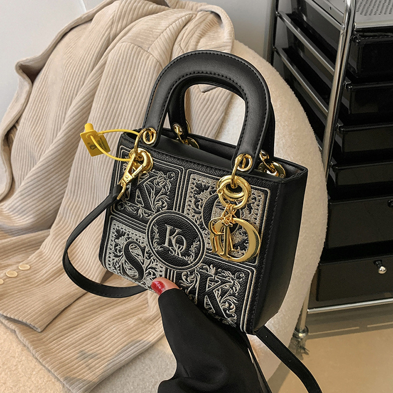 Designer Embroidered 2025 New Fashion Trendy Niche High-end Handbag Shoulder Crossbody Luxury Women's Bag