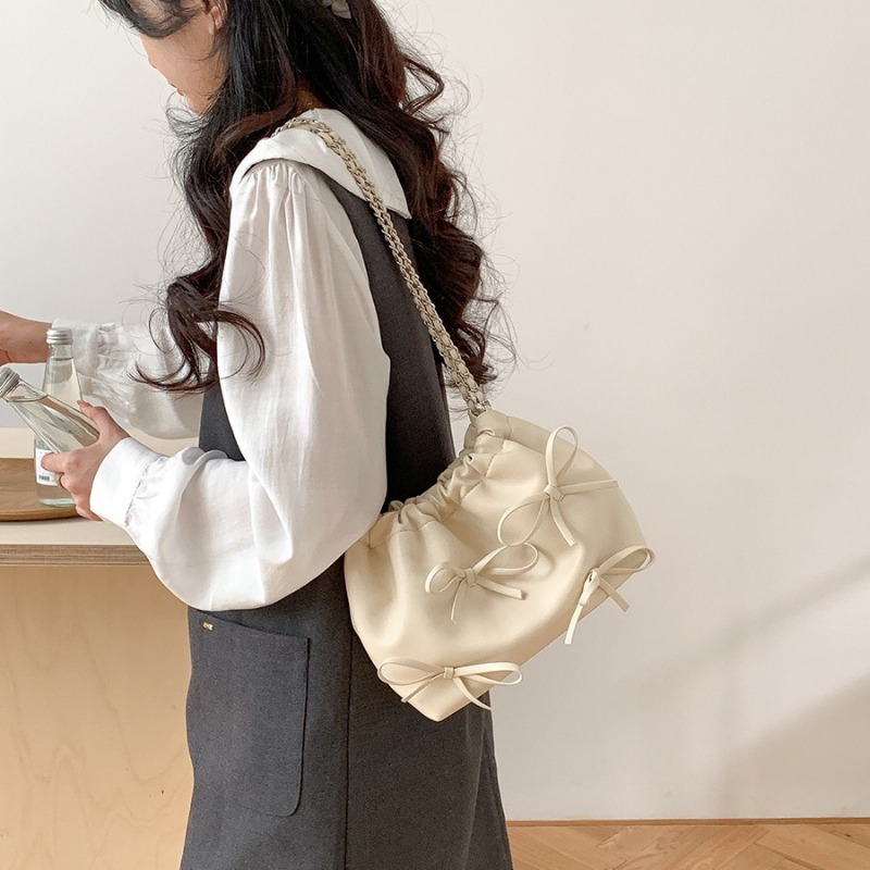Chic Women's Shoulder Handbag Featuring a Stylish Bow Strap Accessory