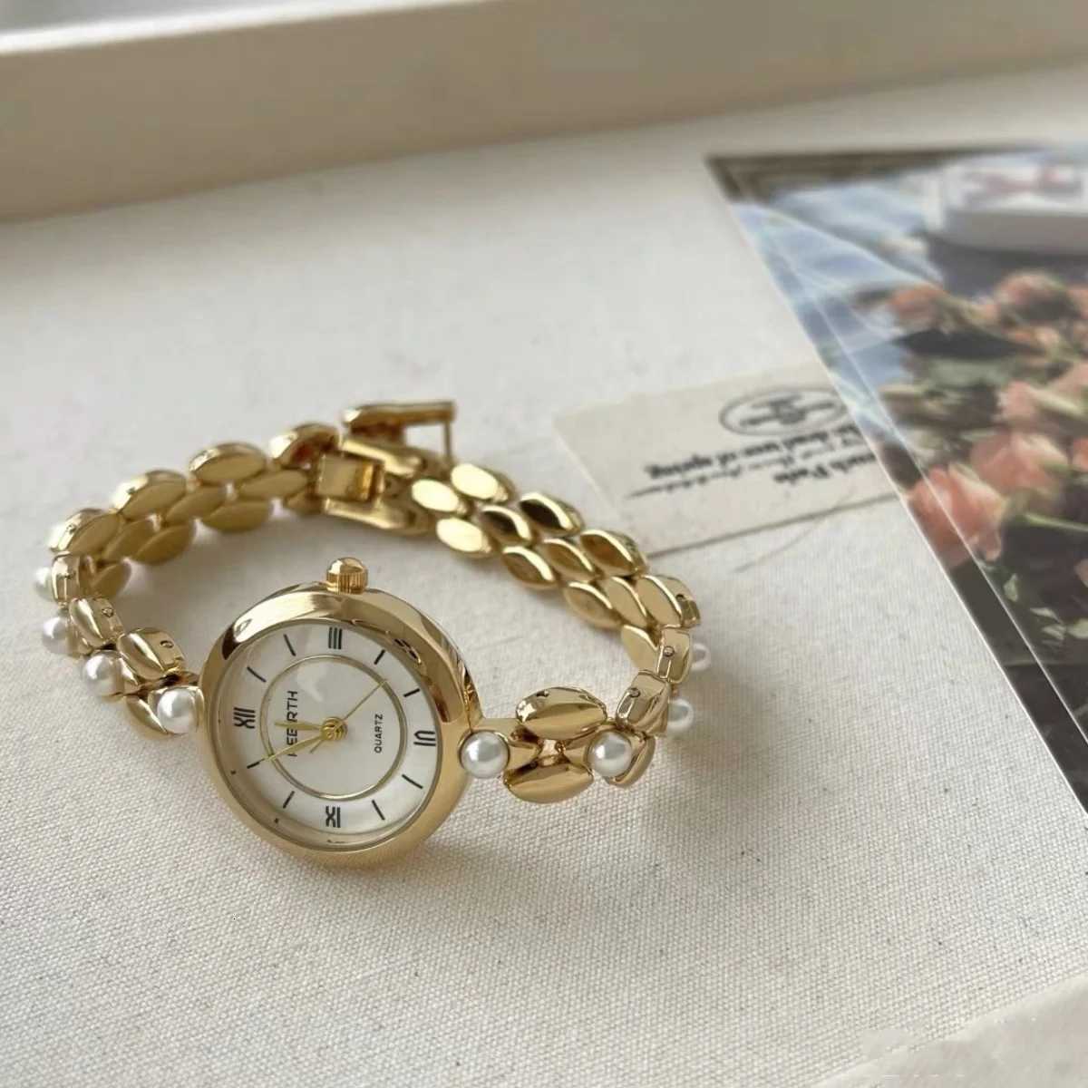 Luxurious Casual Exquisite Compact Retro Quartz Movement Y250715