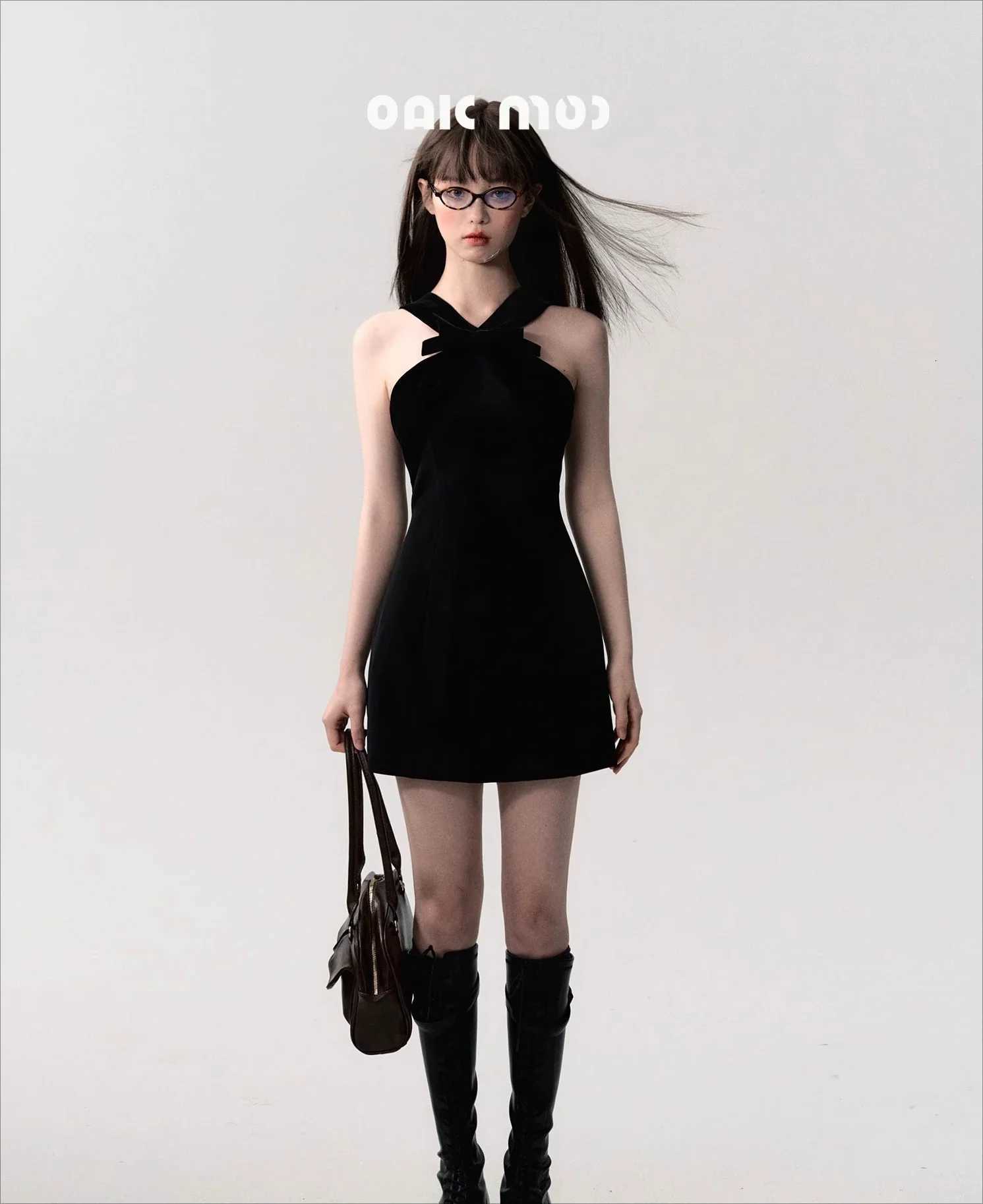 igh Quality Hot Selling Butterfly Knot Spliced Dress Waist Cinching Slimming Effect A-line Small Black Dress Wholesale Vestido R250716