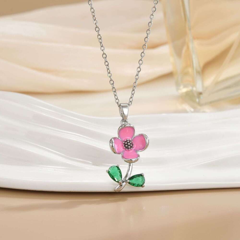 Korean Style Gold-Plated Fresh Necklace For Women Pink Flower Green Leaf Pendant Light Titanium Steel Clavicle Chain Fa8