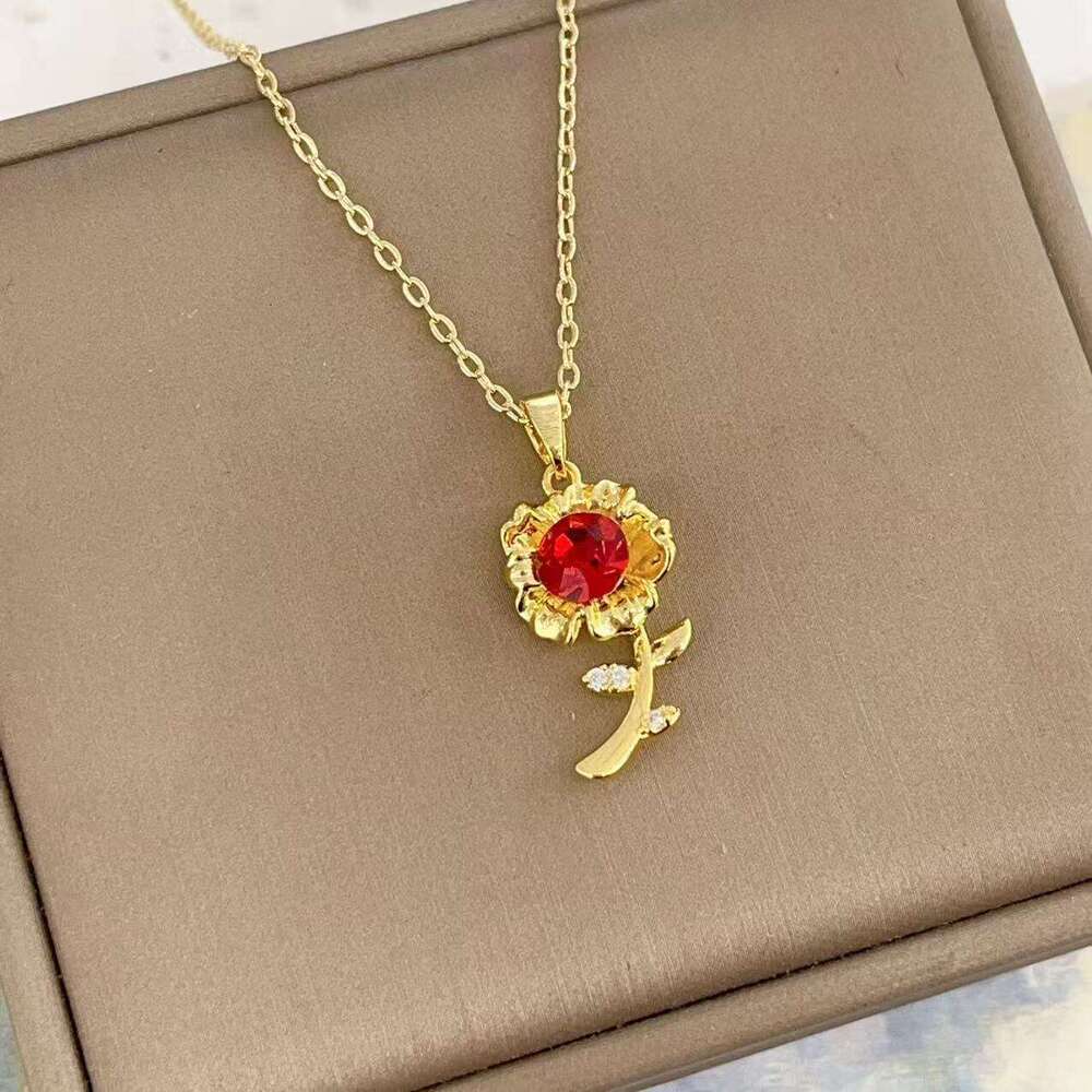 Fashion Titanium Steel Collarbone Chain Red Rose Necklace For Women Light High-End Feel Versatile Non-Fading Jewelry Ced