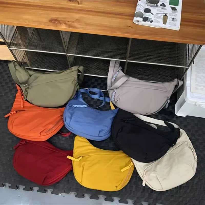 Nylon Shoulder Bag New High Capacity Womens Crossbody Messenger Bag Leisure Versatile purses and handbags Totes Hobos Bag