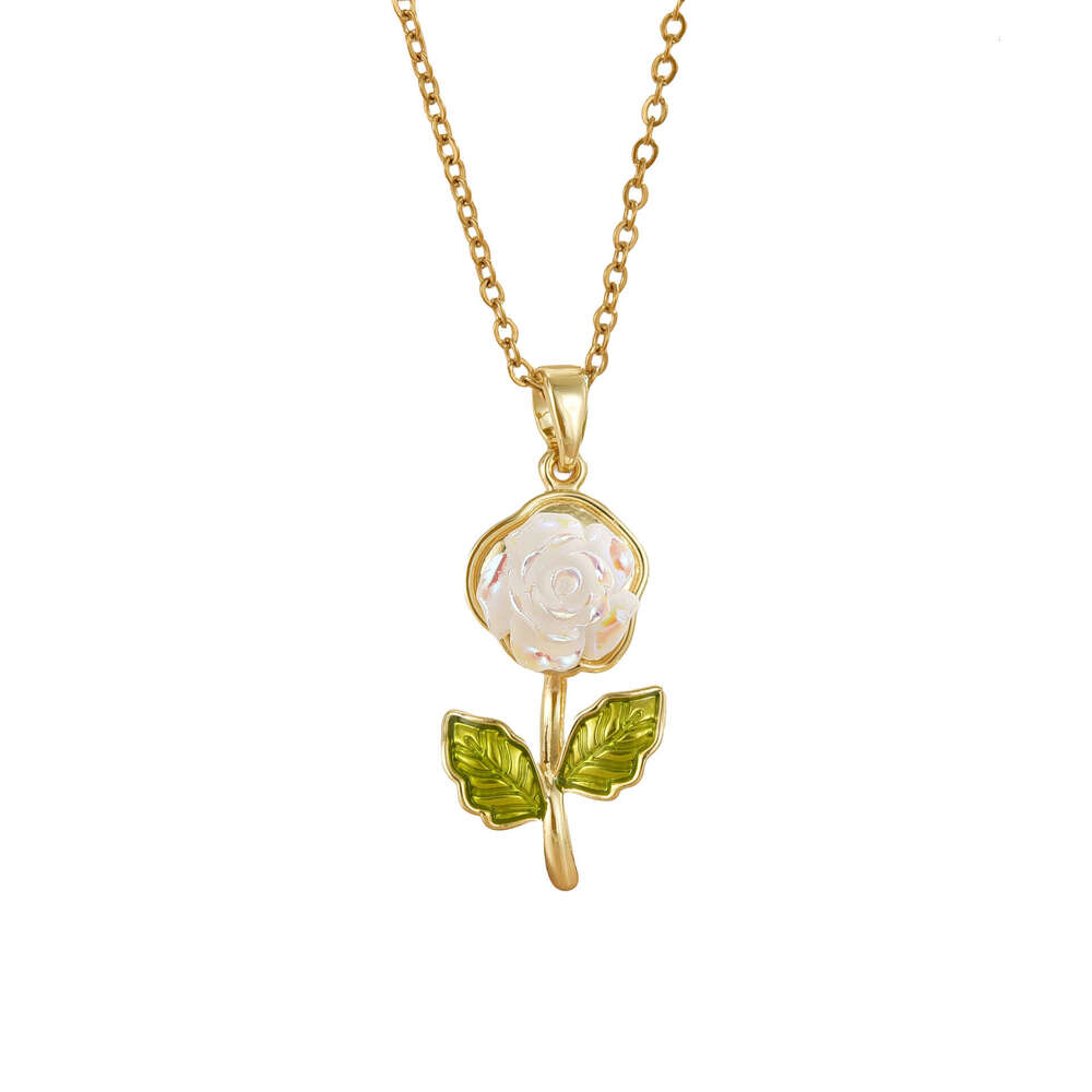 New Design Laser Gardenia Pendant Necklace For Women Fashionable Versatile Titanium Steel Collarbone Chain Summer High-End Accessory 99F