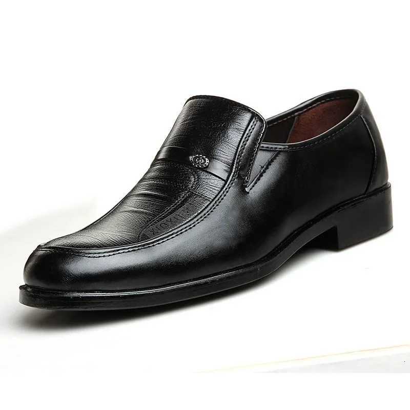 2023 Casual Loafers for Men Round Toe Mens Formal Shoes Business Handmade Slip-On Mens Flat Shoes Mocasines Zapatos De Hombre Y250715