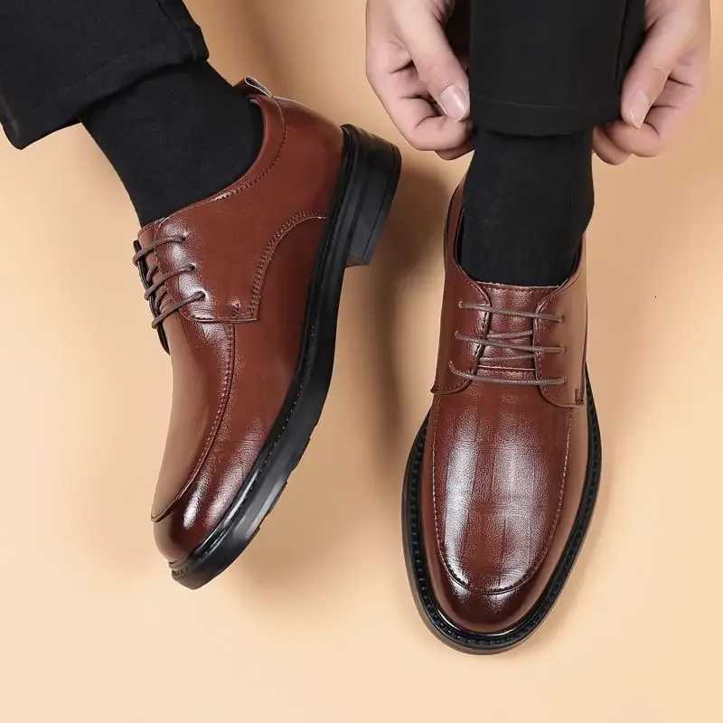 Office Leather Brogue Shoes for Men Lace Up In Promotion Adults Footwear Offer Man Casual Shoe Classic Original Common Designer W250716
