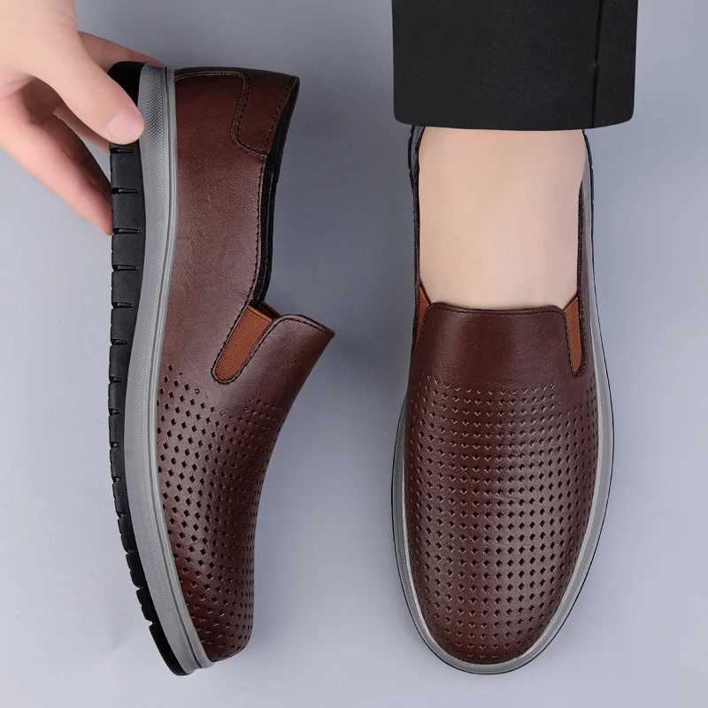 Luxury Men Casual Slip-on Breathable Punching Split Leather Shoes Men Classic British Style Loafers Shoes Outdoor Driving Shoes W250716