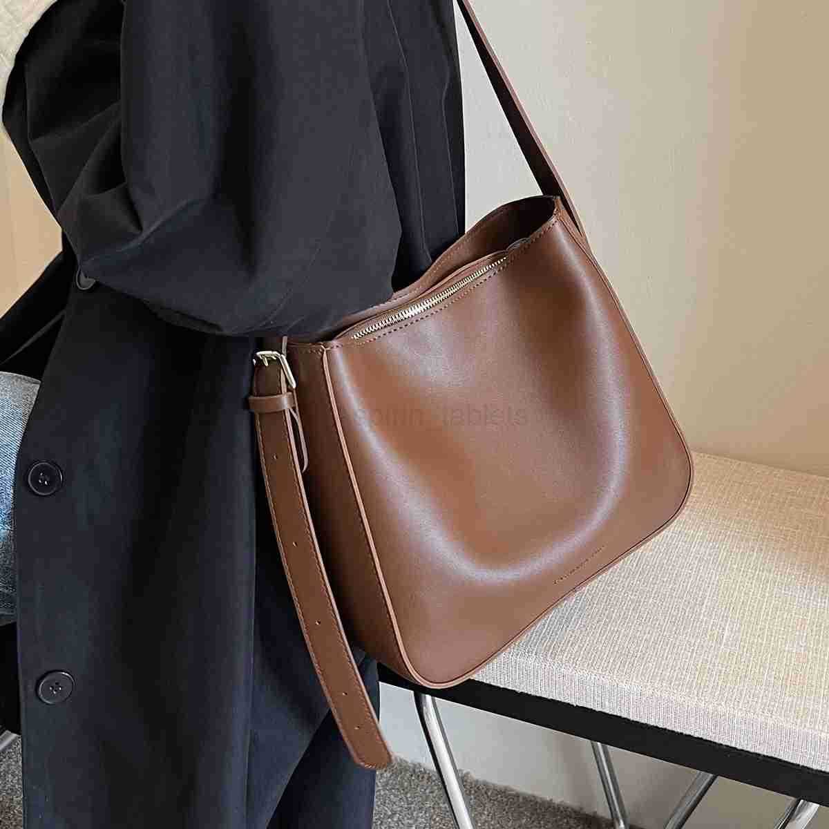 Super Popular Spring and Summer Commuter Bucket Bag for Women 2025 New Pu Leather Womens Bag High-End Large-Capacity Single Shoulder Crossbody Bag M25
