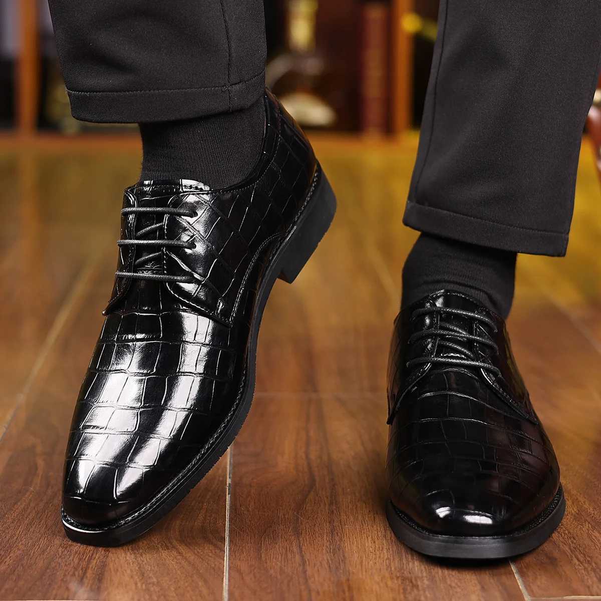 Big Size Pointed Leather Shoes for Men Fashion New Designer Solid Color Casual Wedding Shoes Male Summer Autumn Dress Shoe Man W250716