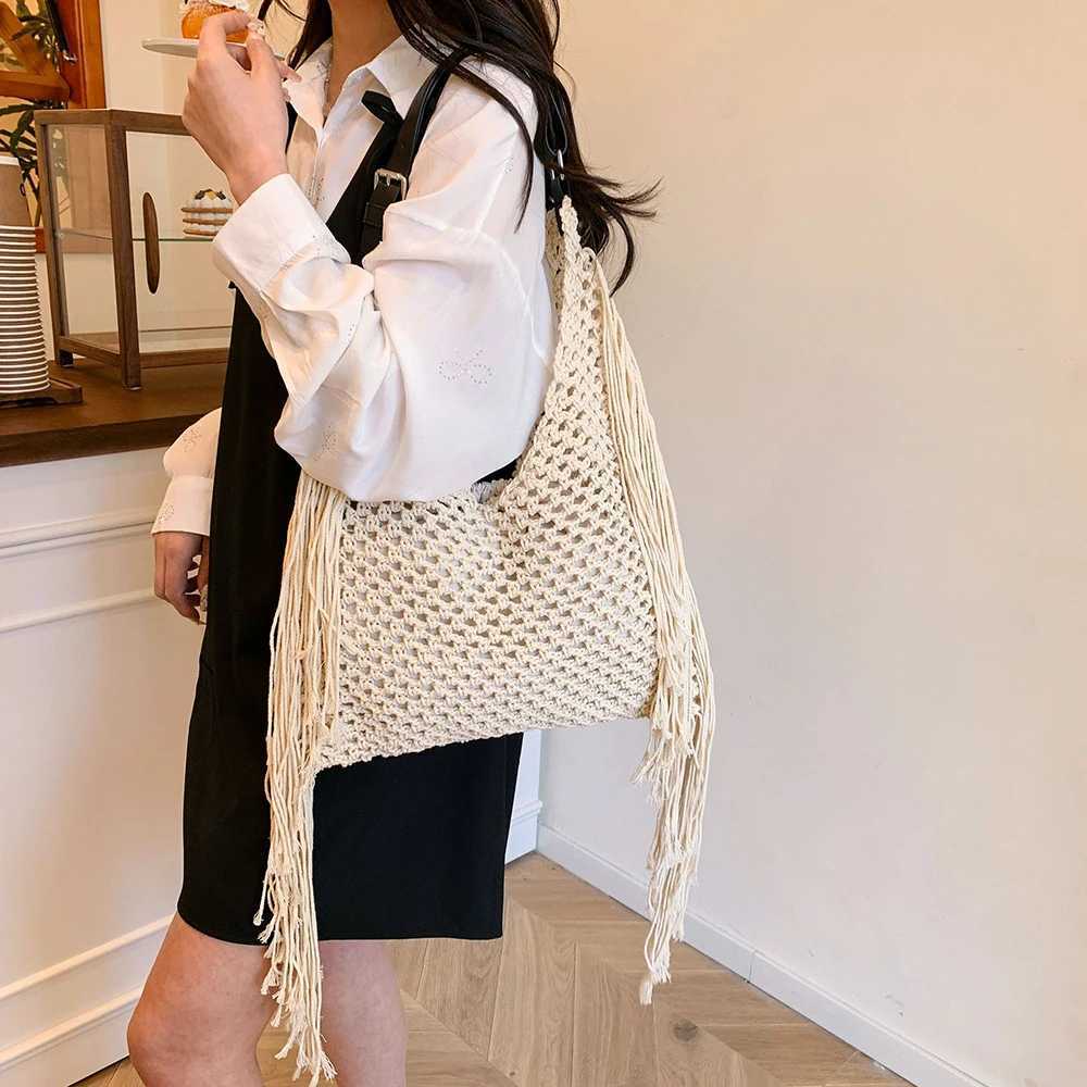 Vintage Tassel Tote Bags Women Hollow Out Woven Beach Bag Large Capacity Commuting Shoulder Bag Versatile Knit Beach Bag