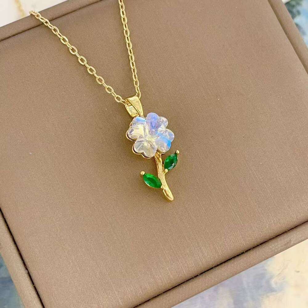 Summer Fresh Four-Leaf Clover Design Pendant Light Necklace For Women Ins Style Titanium Steel Non-Fading Collarbone Chain B0d
