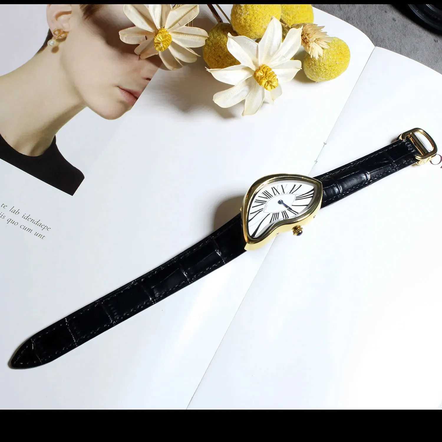en Crash Melt Twist Y2K kiosk Mens Fashion Retro Trend Advanced Instagram Design Niche design creative is hot Y250715