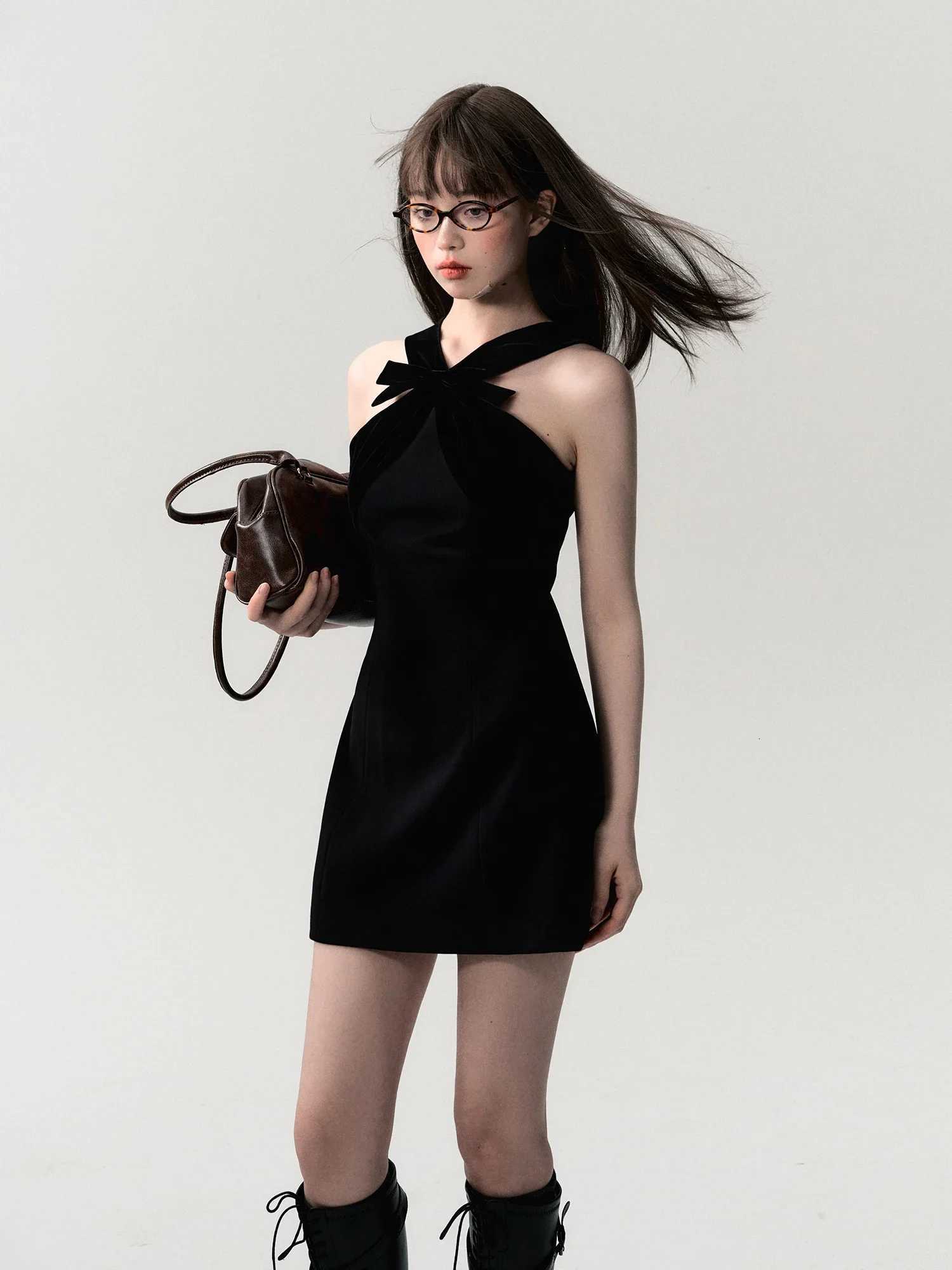 igh Quality Hot Selling Butterfly Knot Spliced Dress Waist Cinching Slimming Effect A-line Small Black Dress Wholesale Vestido R250716