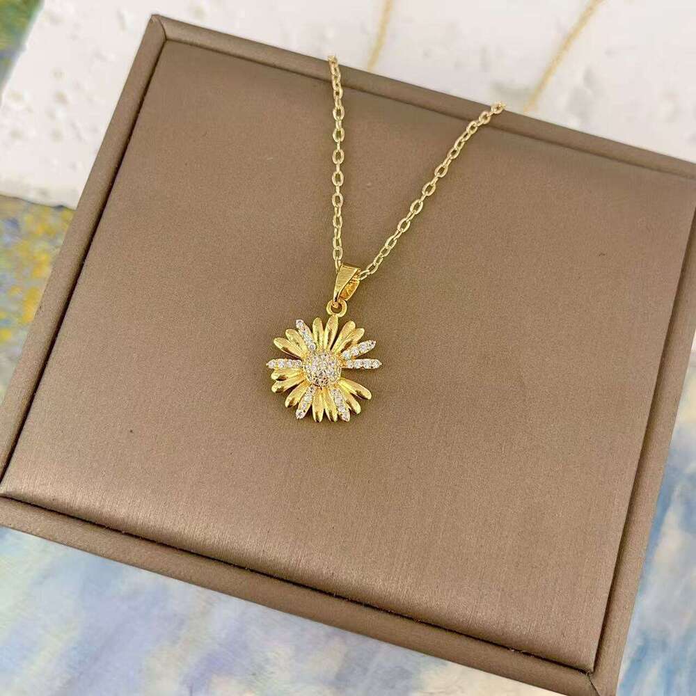 Titanium Steel Non-Fading Summer Suower Light Necklace For Women Fashion Simple Versatile Copper Gold-Plated High-End Clavicle Chain D96