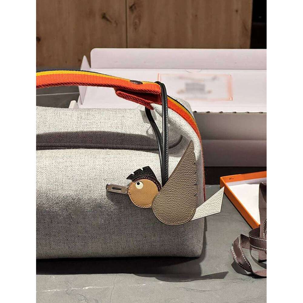 Flying Bird Key Bag Pendant Handmade Schoolbag Bagpack Crocodile Ornament Vintage Handcraft Car Keychain Hanging Accessories