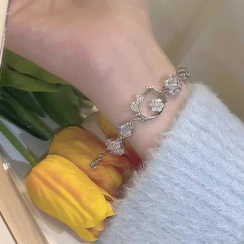 Sanrio New Hello Kitty Diamond Bracelet Light Luxury High End Diamond Bracelet Shows Temperament Handpiece w250716