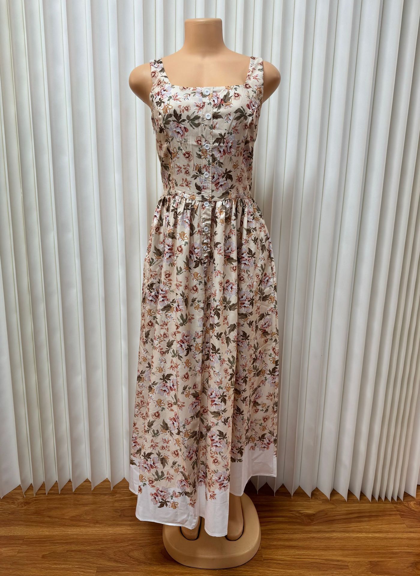 2025 Cross-Border Amazon European and American Socialite Intellectual Elegant Romantic French Retro Square Neck Button Backless Waist-Cinching Dress