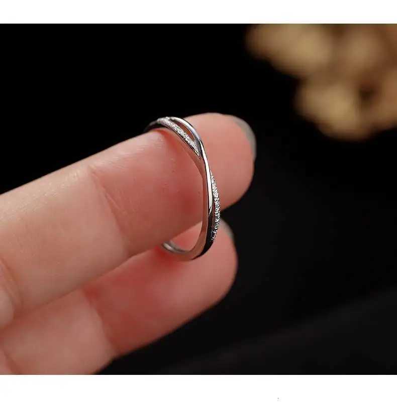 Matte Line Silver Color Ring Womens White Cold Color Style Simple Cross Ring Elegance Luxury Index Finger Ring Wedding Jewelry S250716
