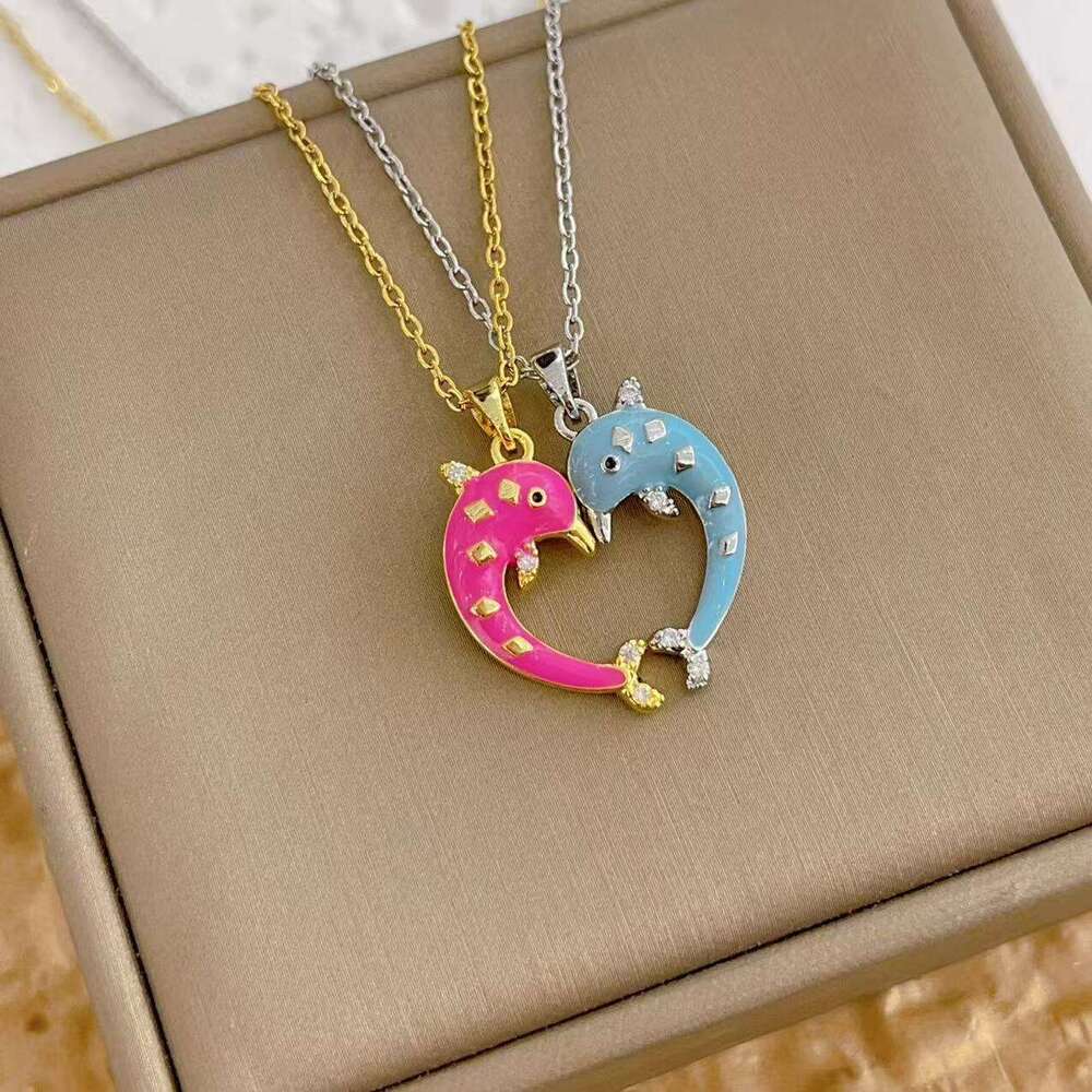 Cute Magnetic Dolphin Titanium Steel Necklace For Women Cartoon Marine Life Two-Piece Splicing Friend Gift Accessory Collarbone Chain Be0