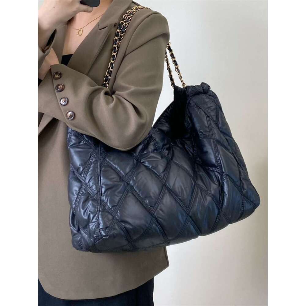 Premium Insulated Quilting Design: Stylish & Practical Korean Fashionable Large Tote Bag