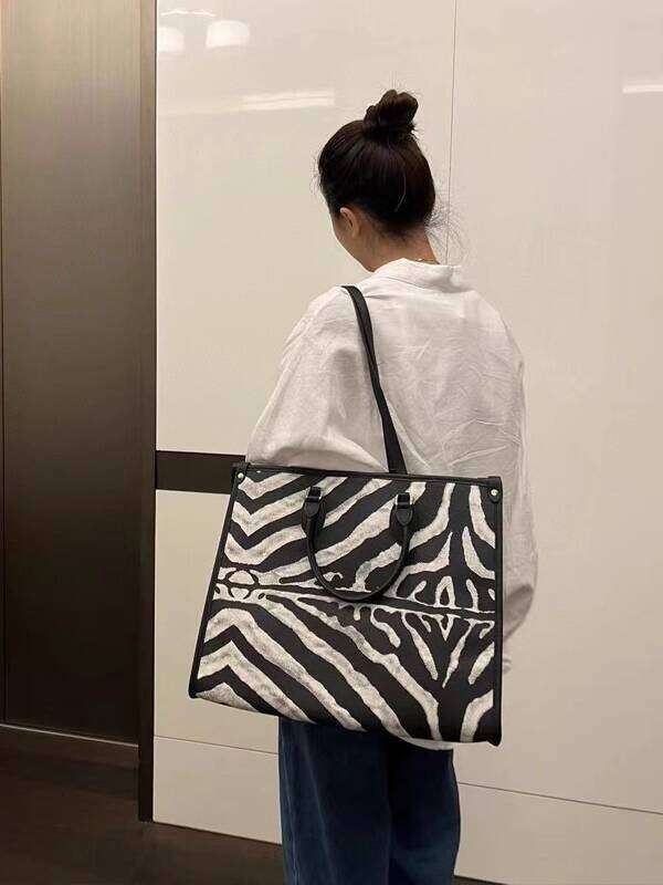 tote for women large capacity highend feel 2025 new model elegant zebra pattern niche design office commute bag