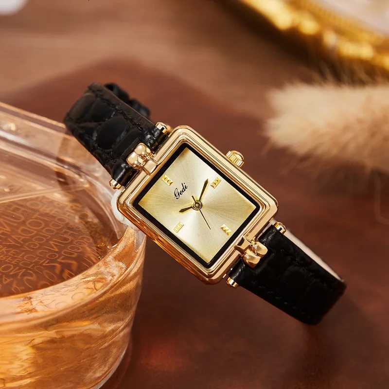 Retro High-End Ladies Brand Simple Gold Square Plate Waterproof Leather Strap Fashion Quartz Clock Wristes Gift Y250715