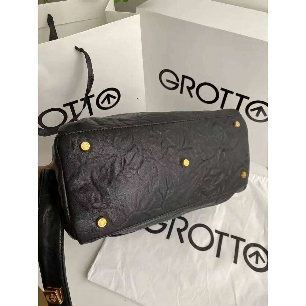 Fashionable Pleated Shoulder Crossbody Large Medium Small Simple Commuter Casual Bag