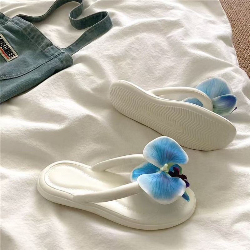 Fashionable Indoor/Outdoor Sandal Style Slippers Made from Lightweight Material